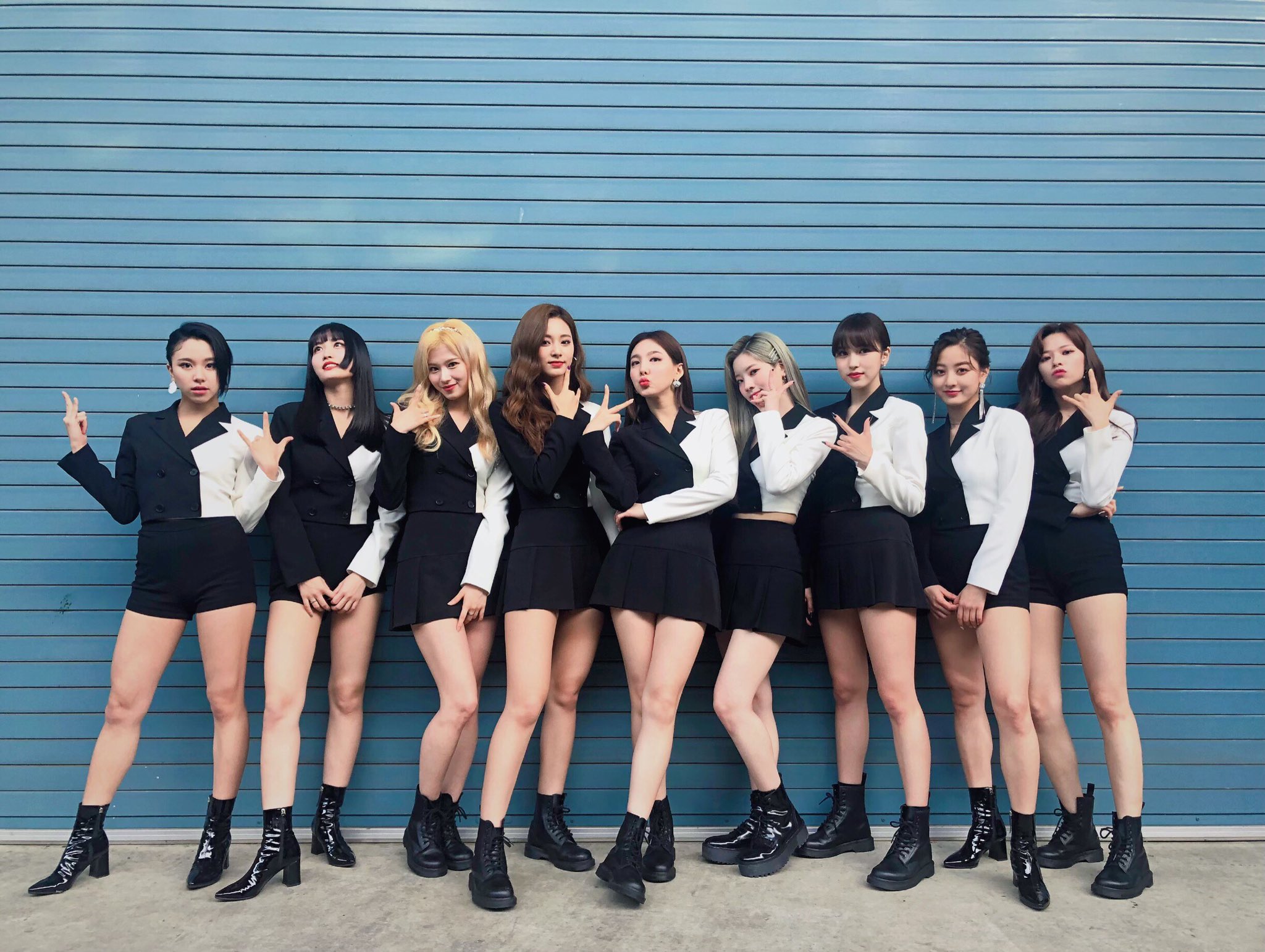 BTS Twice Blackpink và nhiều ngôi sao xứ Hàn nỗ lực quảng bá trang phục  truyền thống