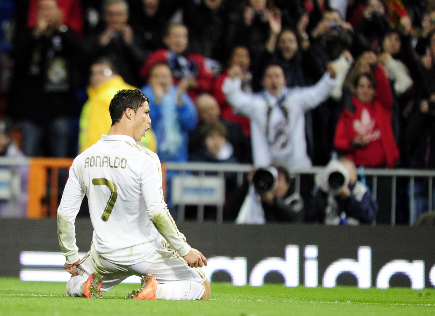 Hình Ronaldo ăn mừng