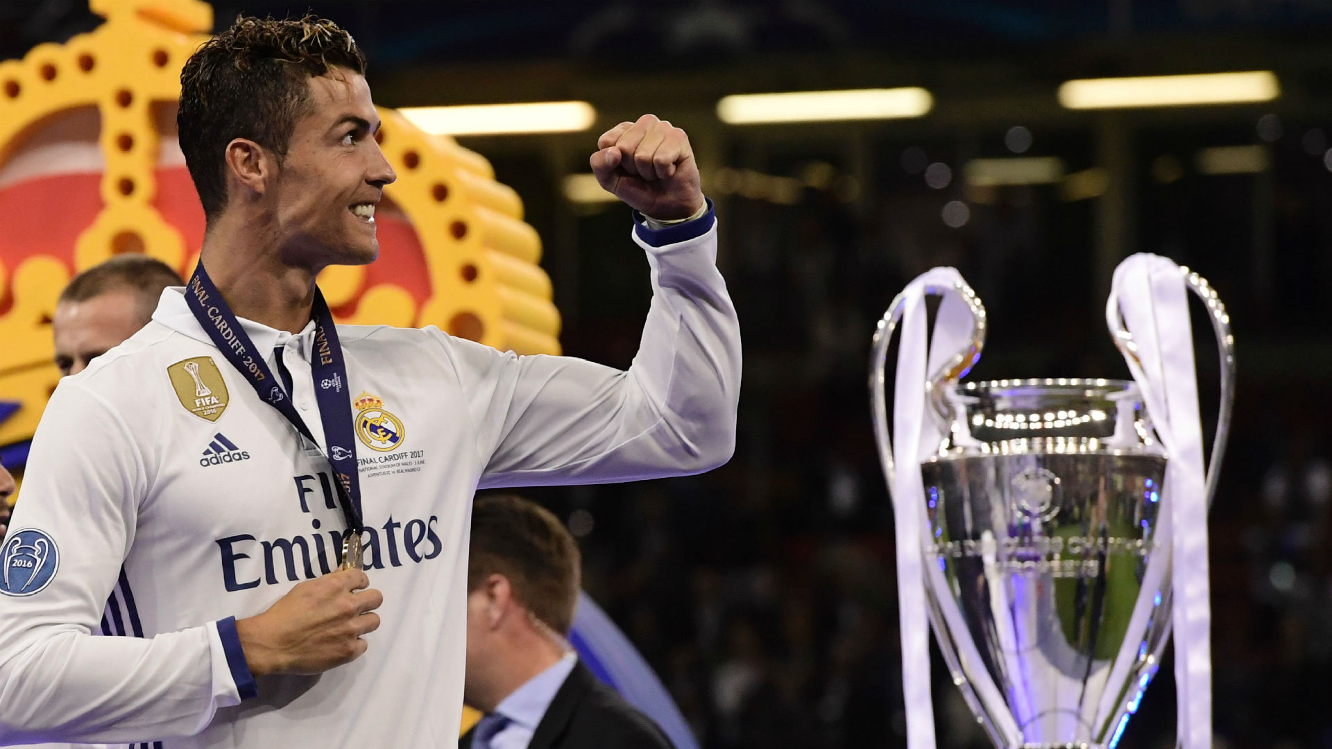 Khám Phá Ảnh Ronaldo Cầm Cúp Đẹp Nhất Chất Lượng 4K - Top 10 Hà Nội